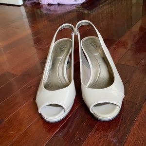 Nude sling back open toe pump